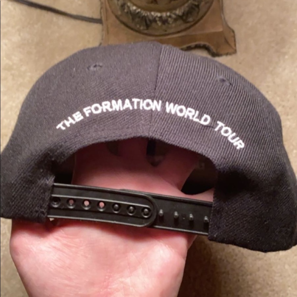 Beyoncé formation tour snap back